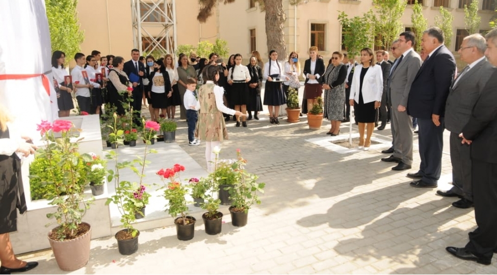 mektebde-shehidler-bulaginin-achilishi-olub