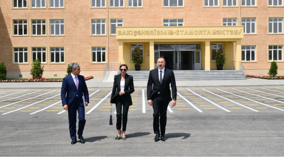 prezident-ve-xanimi-sabunchuda-mektebin-achilishinda-ishtirak-edibler-yenilenibfoto