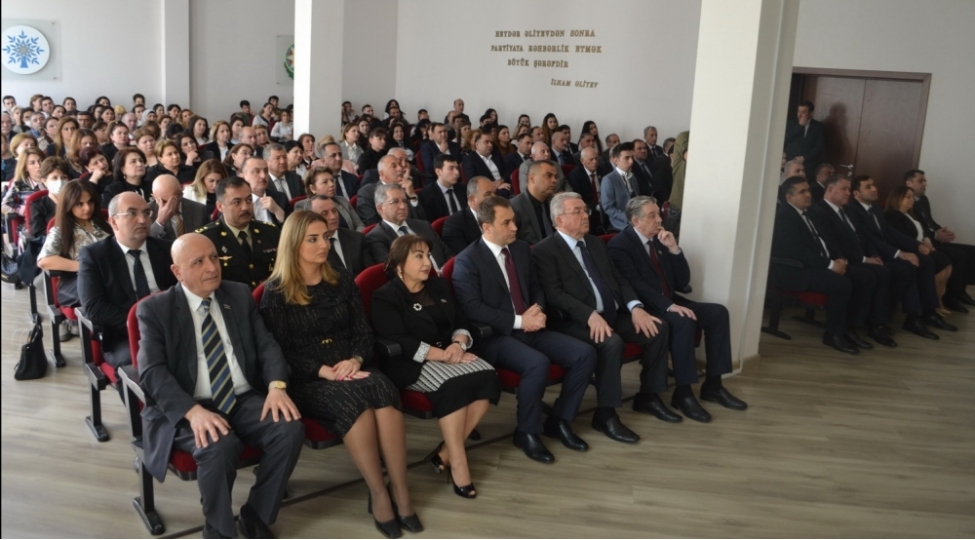 nizami-rayonunda-ulu-onderin-anadan-olmasinin-99-cu-ildonumu-munasibetile-konfrans-kechirilib-foto