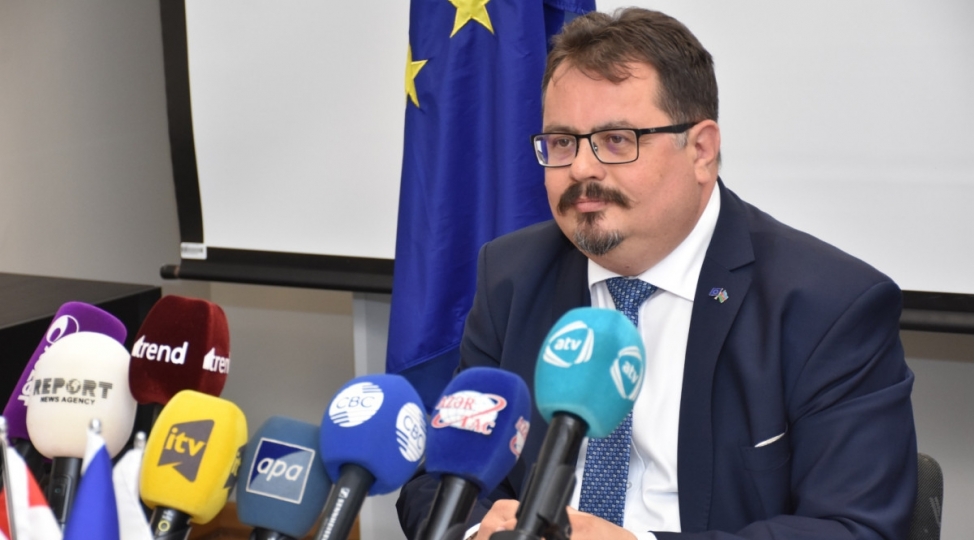 ai-sefiri-jurnalistlerle-gorushub-foto