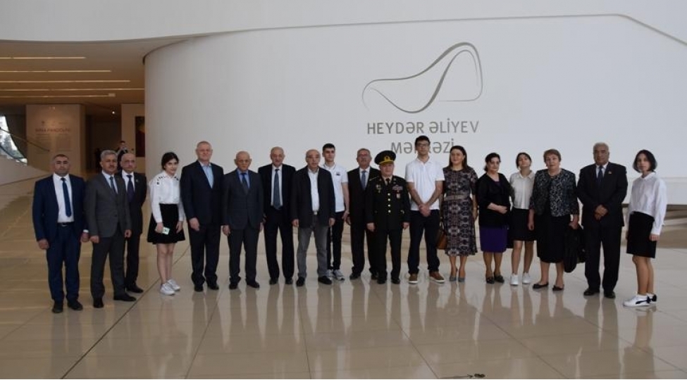 veteranlar-umummilli-liderin-xatiresini-yad-edibheyder-eliyev-merkezinde-olublar-foto