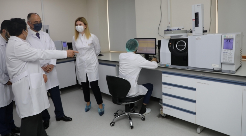 fao-nunbash-direktoru-qida-tehlukesizliyi-institutunun-laboratoriyalarina-baxish-kechirib