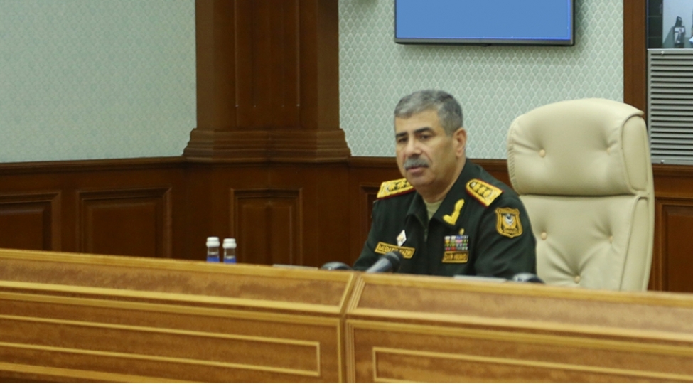 zakir-hesenov-turkiyeye-bashsagligi-verib-4