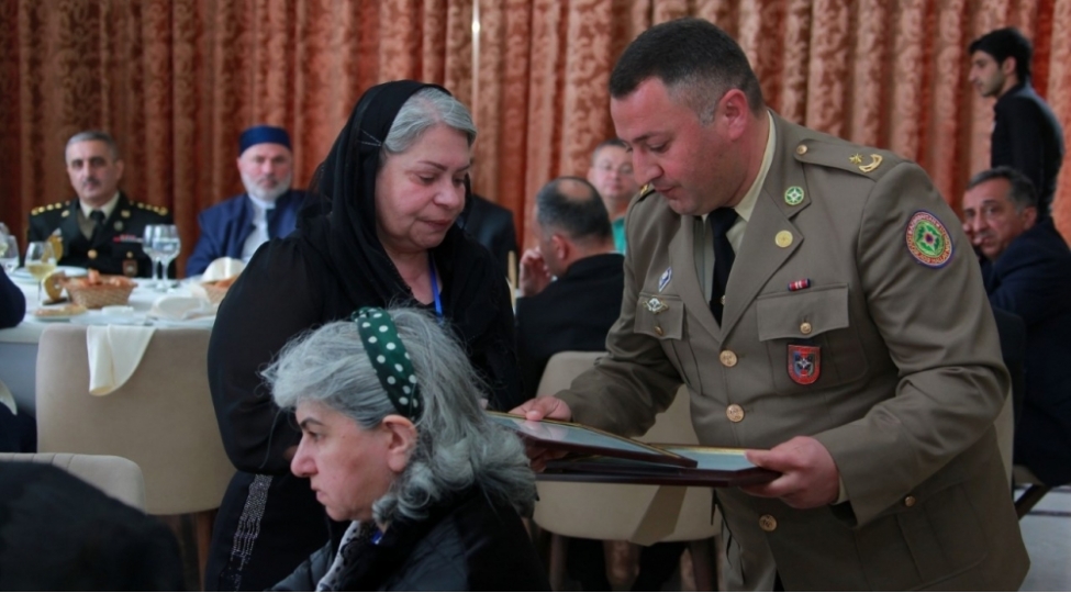 fhn-shehid-ailelerine-iane-sertifikatlari-teqdim-edilib