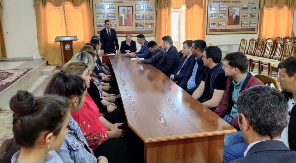 heyder-eliyev-ve-azerbaycan-gencliyinin-vetenperverlik-terbiyesi-movzusunda-deyirmi-masa-kechirilib