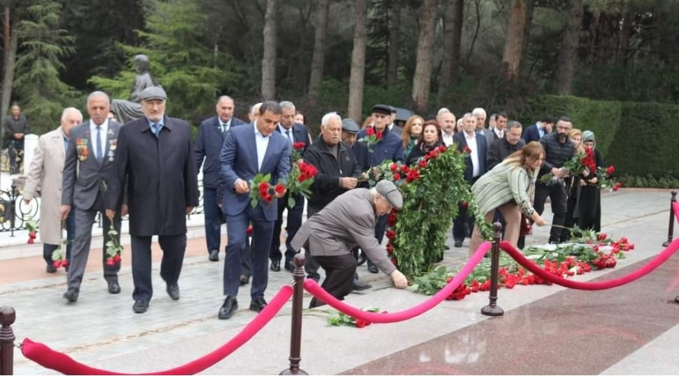 turk-agsaqqallari-birliyi-umummilli-lider-heyder-eliyevin-mezareni-ziyaret-edib-foto