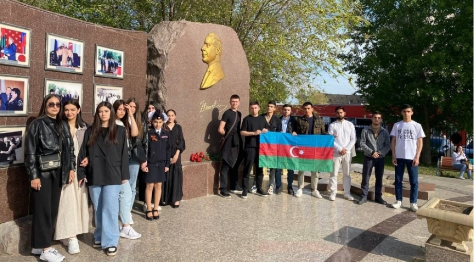 ragb-uzvleri-umummilli-lider-heyder-eliyevin-xatiresini-aniblar-foto