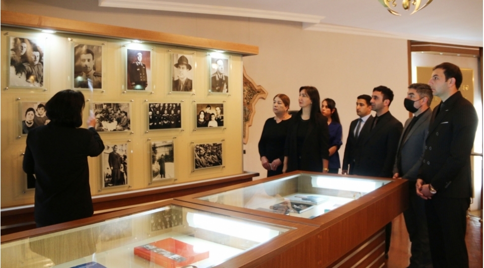 berdenin-medeniyyet-ishchileri-ulu-onderin-anadan-olmasinin-99-cu-ildonumunu-tentene-ile-qeyd-edibler-foto