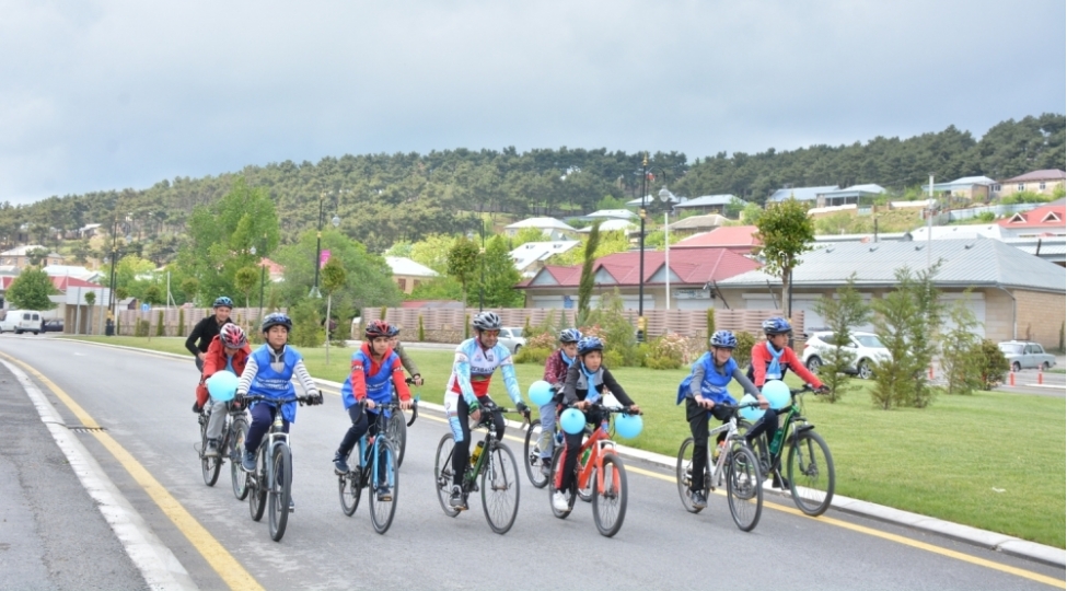 umummilli-lider-heyder-eliyevin-anadan-olmasinin-99-cu-ildonumune-hesr-olunmush-velosiped-yurushu-kechirilib-foto