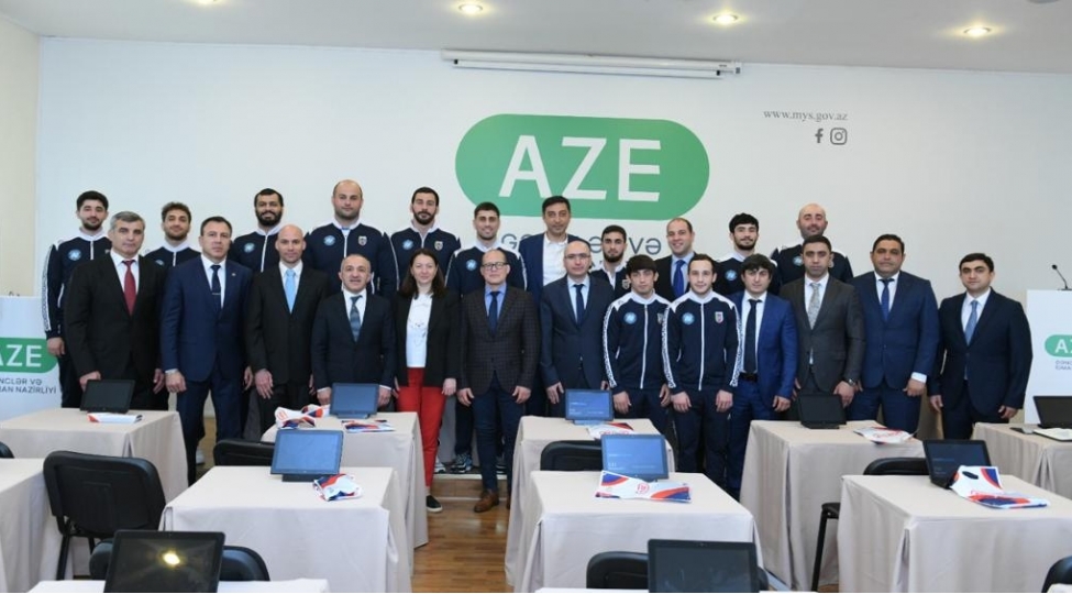 ferid-qayibov-avropa-chempionatinda-ugurla-chixish-etmish-cudochularla-gorushub-foto