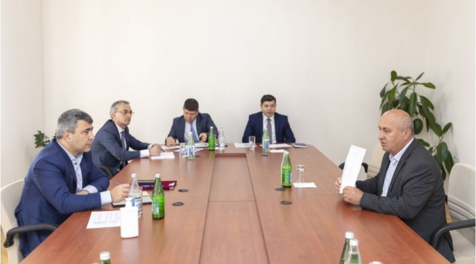 nazir-vetendashlarin-problemlerini-dinleyib