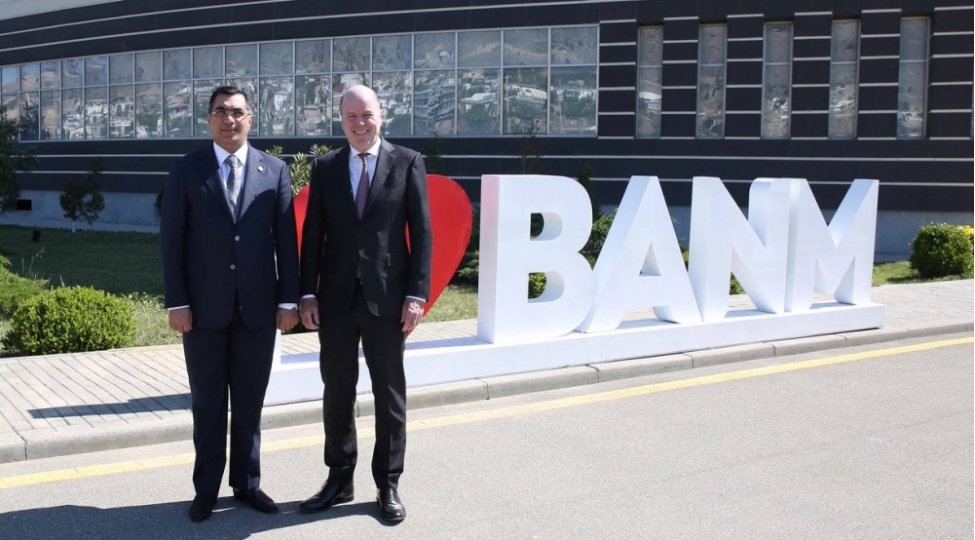 bp-nin-regional-prezidenti-baki-ali-neft-mektebinde-foto