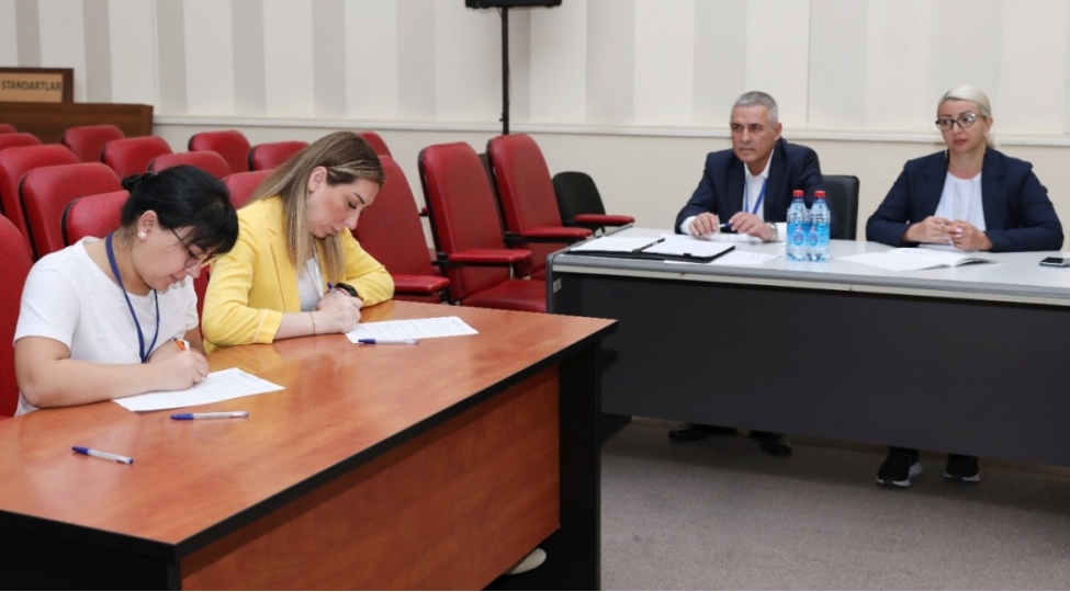 azeriqaz-ishchilerinin-biliklerini-yoxlayir