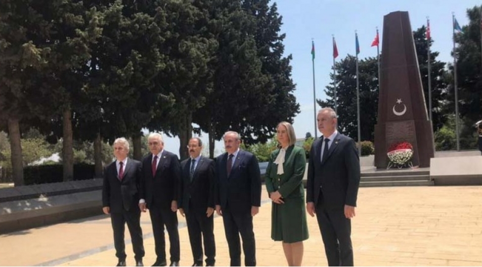 mustafa-shentop-shehidler-xiyabanini-ziyaret-edib-foto
