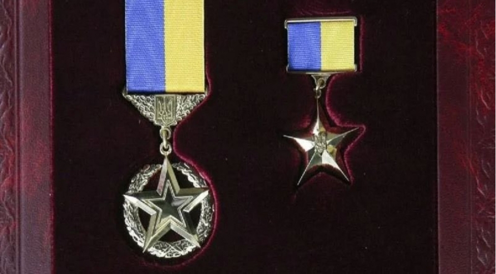 zelenski-azerbaycan-esilli-komandire-ukrayna-qehremani-adi-verib-foto