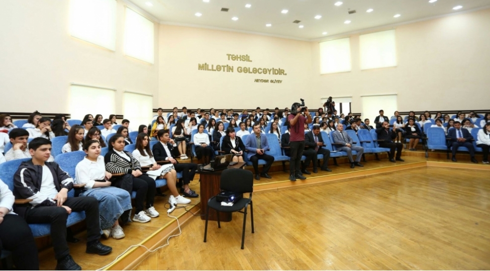 ilahiyyat-institutu-gence-sheherinde-abituriyentlerle-gorush-teshkil-edib-foto