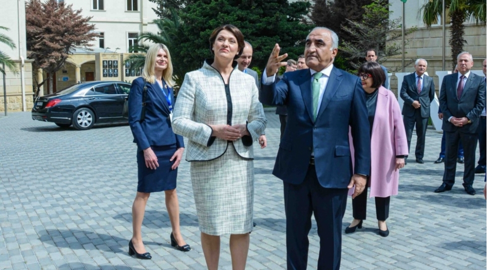 litvanin-birinci-xanimi-unec-de-foto