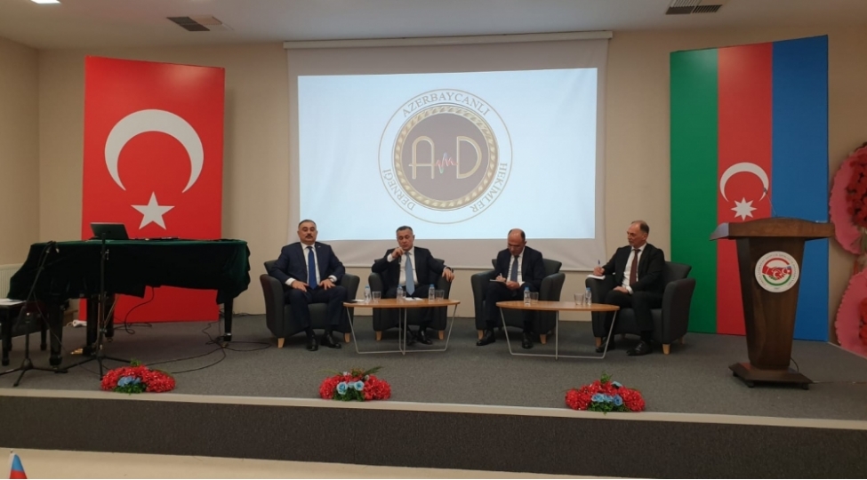 teymur-musayev-turkiyede-chalishan-ve-ya-tehsilini-davam-etdirmekde-olan-azerbaycanli-hekimlerle-gorushub-foto