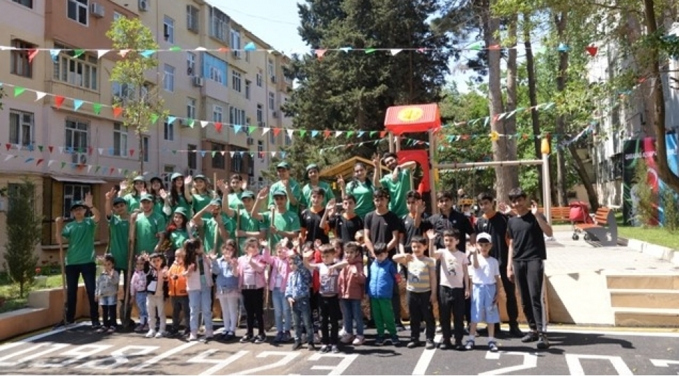evvel-berbad-indi-abad-ag-gune-chixan-heyetler-sevinen-sakinler