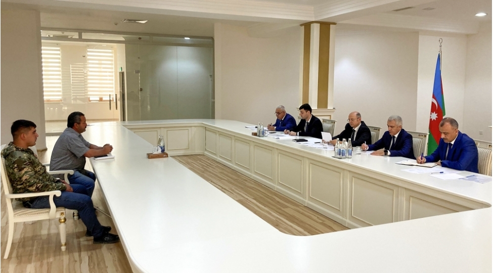 perviz-shahbazov-salyanda-vetendashlari-qebul-edib-foto