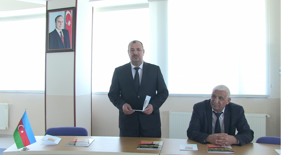 ndu-da-alman-dilinin-muxteser-qrammatikasi-adli-ders-vesaitinin-teqdimati-olub-foto