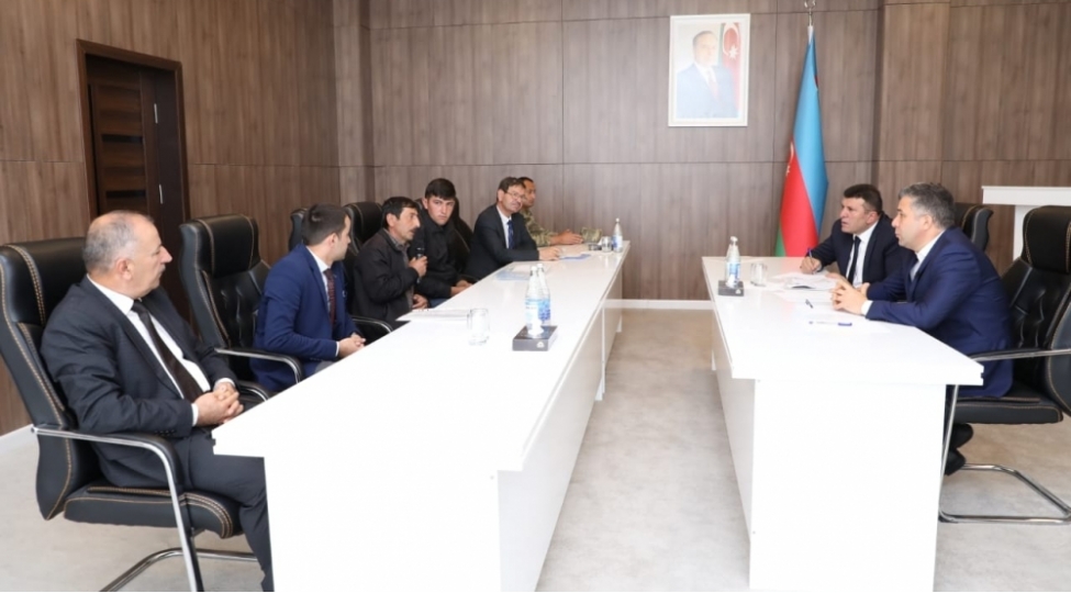 bash-direktor-shekide-vetendashlarla-gorushub-foto