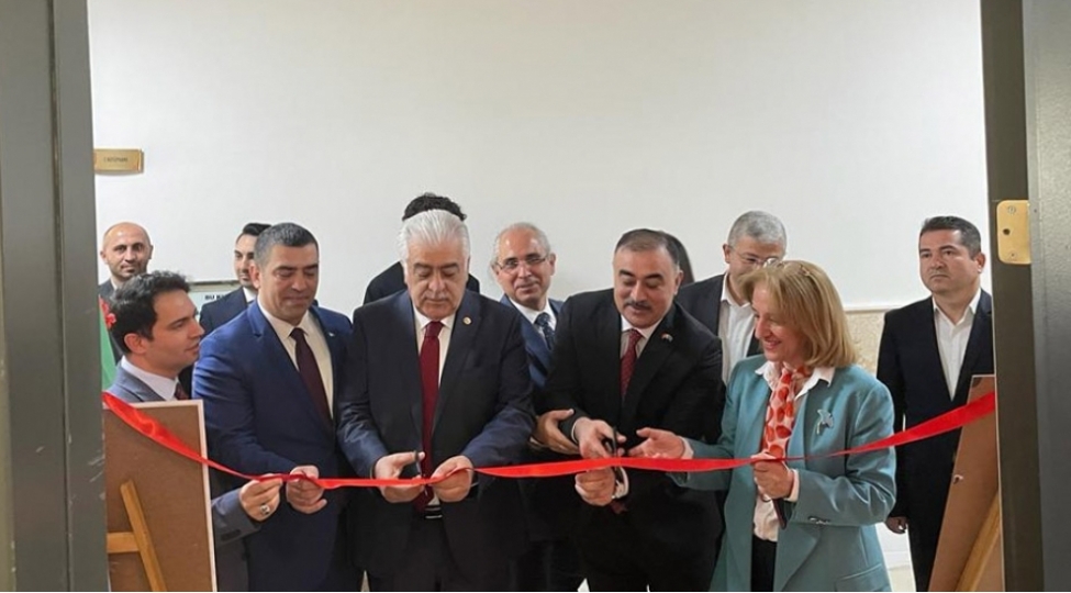 ankarada-fealiyyet-gosteren-liseyde-azerbaycan-otaginin-achilishi-olub-foto