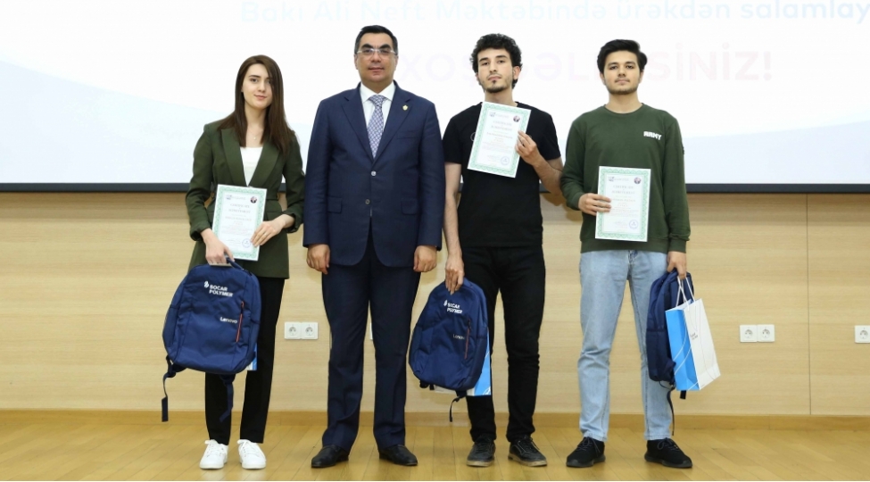 baki-ali-neft-mektebinde-telebe-ve-genc-tedqiqatchilarin-iii-beynelxalq-elmi-konfranslarinin-baglanish-merasimi-kechirilib-foto