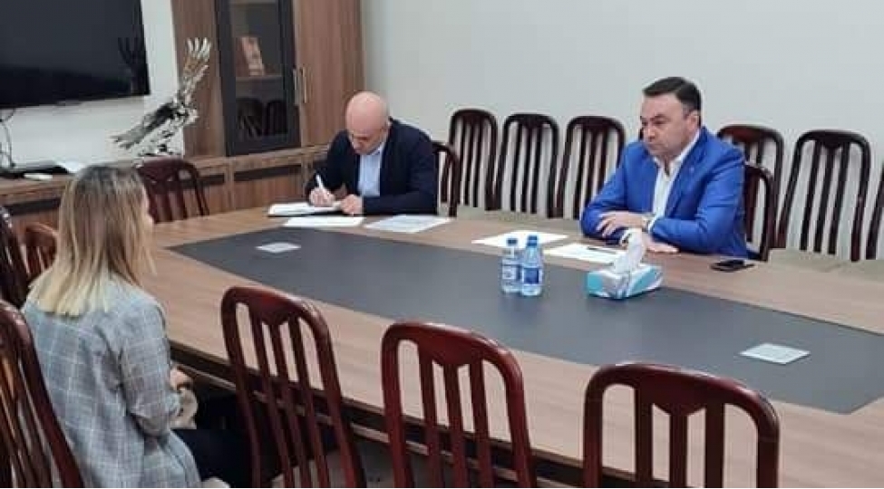 elnur-allahverdiyev-sechicilerle-novbeti-gorush-kechirib-foto