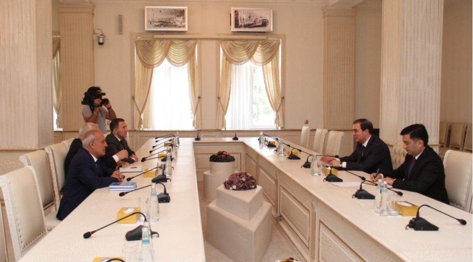 niyazi-bayramov-shushada-kechirilen-festivalda-genceni-temsil-eden-ziyalilarla-gorushub-foto