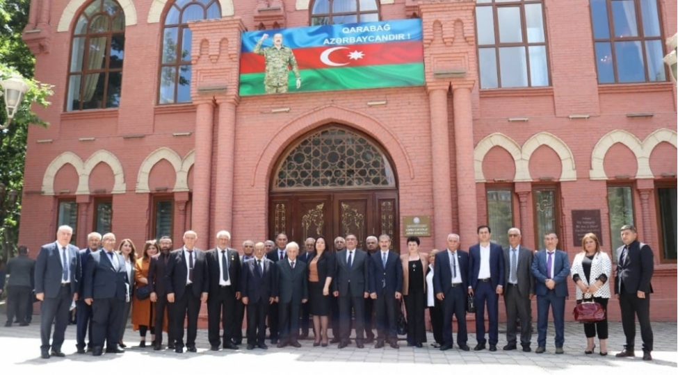turk-agsaqqallari-birliyi-adau-ile-birge-gencede-musteqillik-gunune-hesr-olunan-tedbir-kechirib-foto