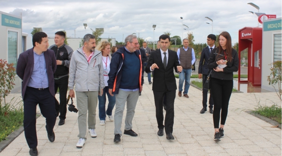 xarici-jurnalistler-agdam-senaye-parkinda-olublar-foto