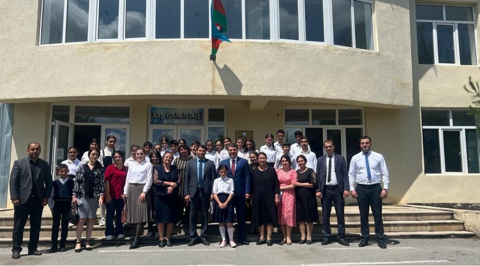 deputat-muellim-ve-shagird-kollektivleri-ile-bir-sira-gorushler-kechirib-foto