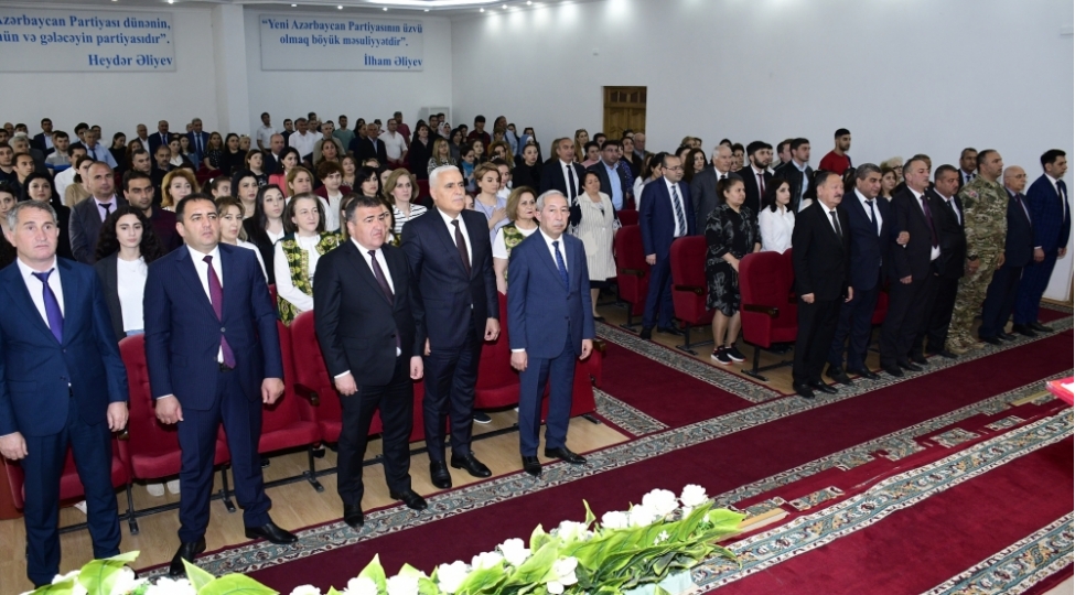 azerbaycan-xalqi-xoshbextdir-ki-musteqilik-gununu-tarixi-zeferimiz-fonunda-qeyd-edir-foto