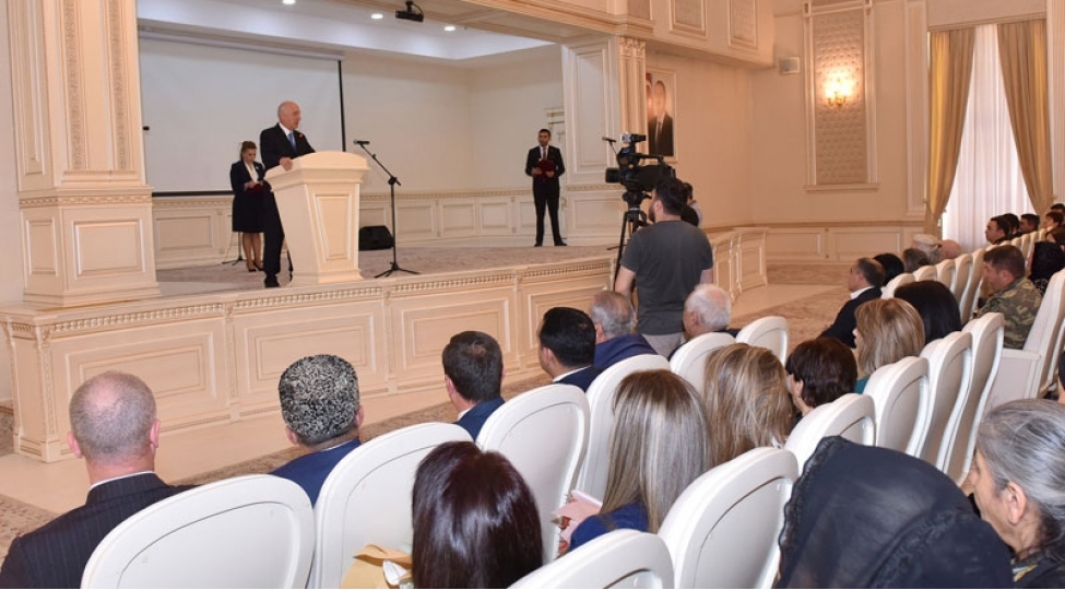 sumqayit-shehidlerinden-behs-eden-sechilmishler-kitabinin-teqdimati-kechirilib-foto