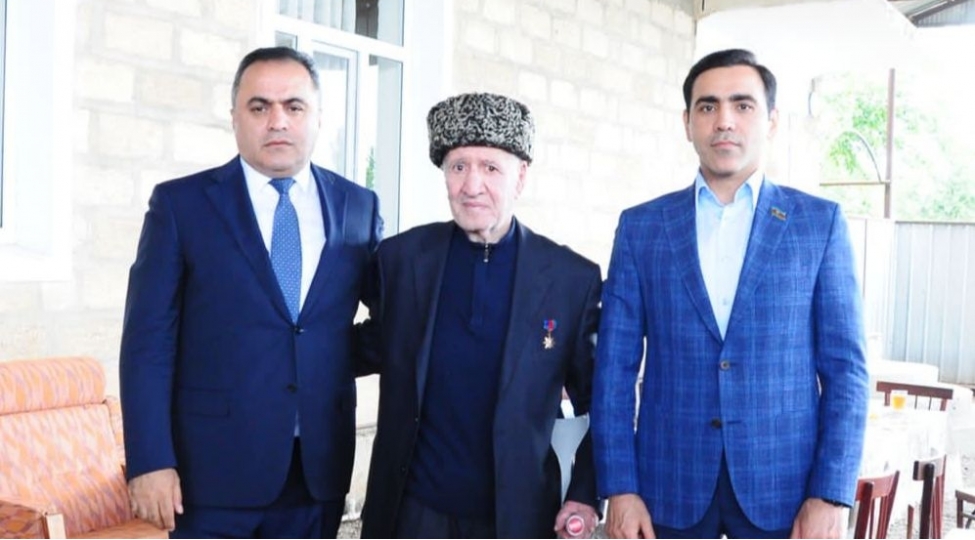 deputat-ve-icra-hakimiyyetinin-bashchisi-milli-qehremani-dogum-gununde-ziyaret-edibler-foto