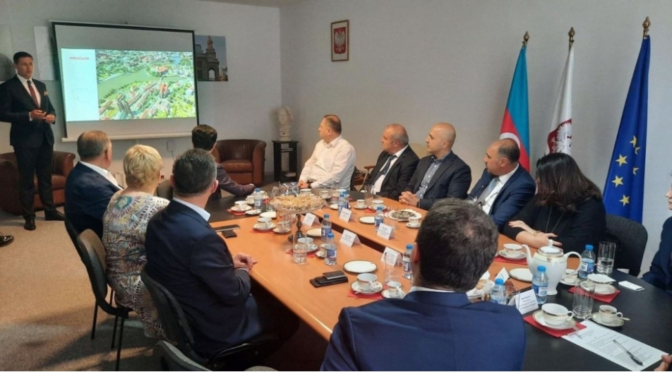 azerbaycan-ile-polshaninturizm-qrumlari-arasinda-memarandomimzalanib