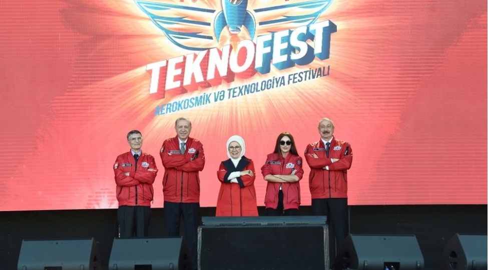 prezidentler-ve-birinci-xanimlar-teknofest-azerbaycanda-xatire-fotosu-chekdirib