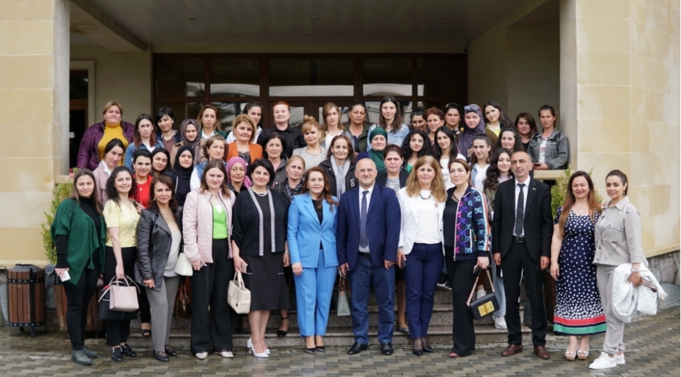 qadin-sahibkarlarla-gorush-kechirilib-foto