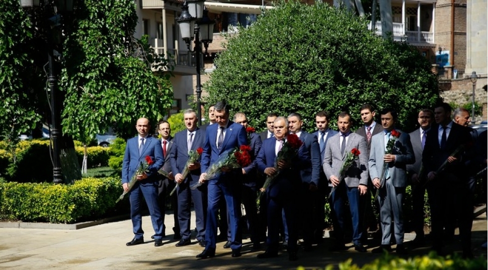 tbiliside-axc-qurucularinin-mezarlari-ziyaret-olunub