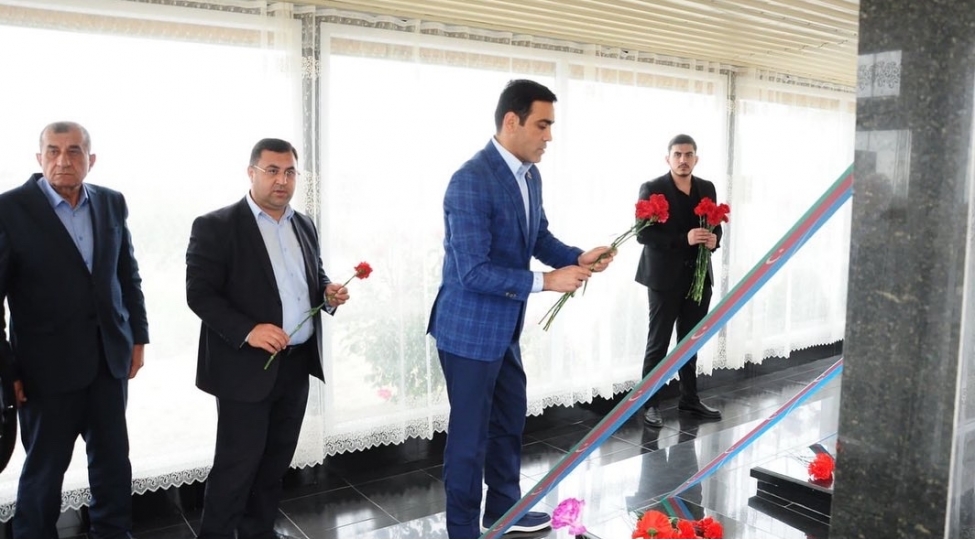 naftalandashehidolmushmulkivetendashlarinmezarlari-ziyaret-olunub-foto