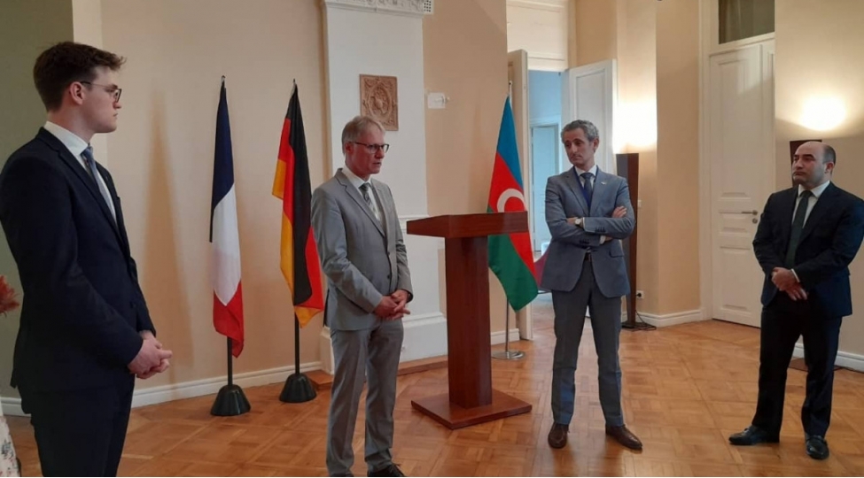azerbaycanli-ve-ermeni-gencler-fransada-gorushecek