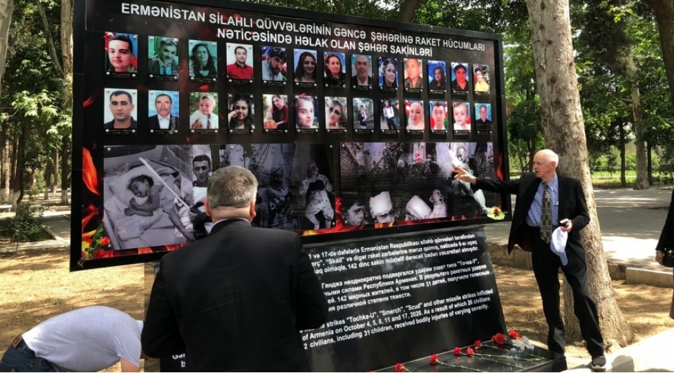 kanada-numayende-heyeti-gencede-ermeni-terroru-qurbanlarinin-xatiresini-anib