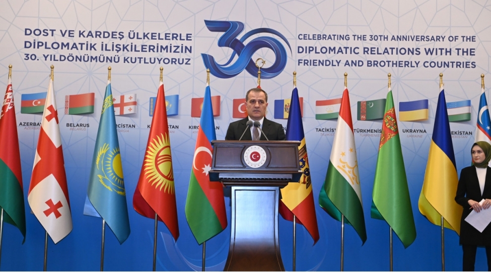 ceyhun-bayramov-dost-ve-qardash-olkelerle-diplomatik-elaqelerin-30-cu-ildonumu-tedbirinde-chixish-edib-foto