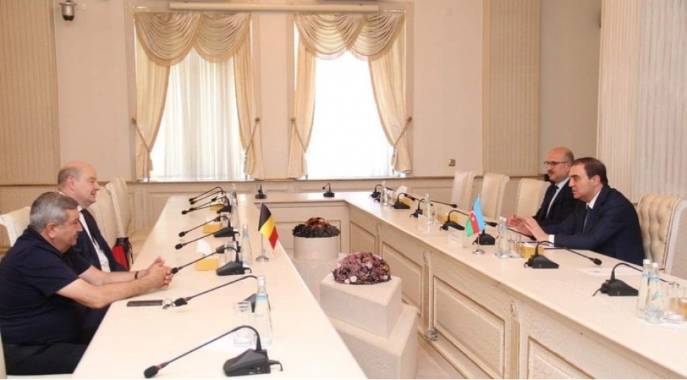 belchikanin-azerbaycandaki-sefiri-gencede-seferdedir-foto