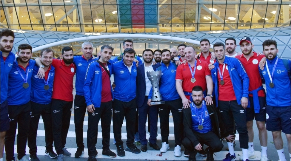 avropa-chempionu-olanmillimiz-vetene-qayidib