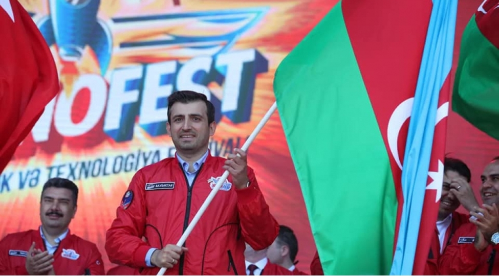 selchuk-bayraktar-milli-qurtulush-gunu-ile-bagli-paylashim-edib-foto