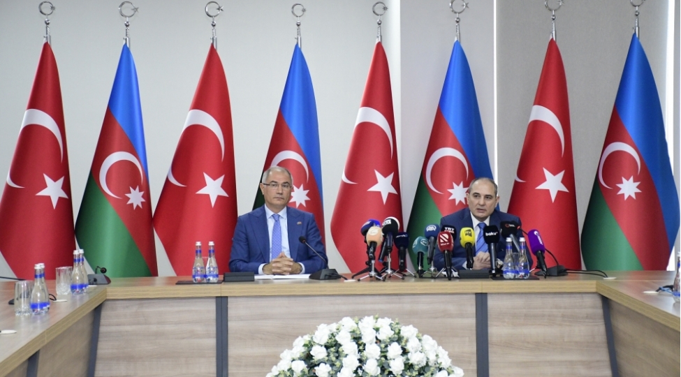 yap-merkezi-aparatinda-birge-metbuat-konfransi-kechirilib-foto