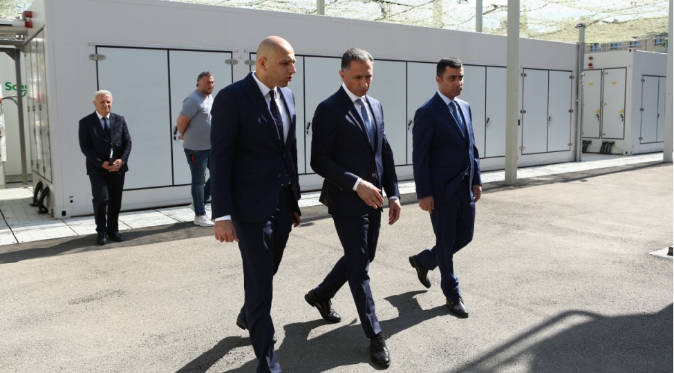reqemsal-inkishaf-ve-neqliyyat-naziri-yevlaxda-elchatanliq-zonasinin-fealiyyeti-ile-tanish-olub-foto
