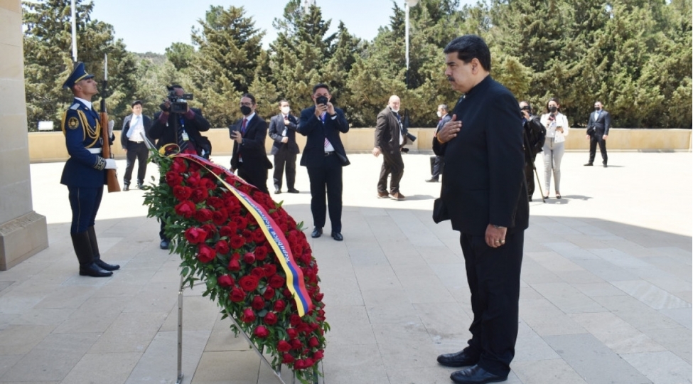 nikolas-maduro-shehidler-xiyabanini-ziyaret-edib-foto